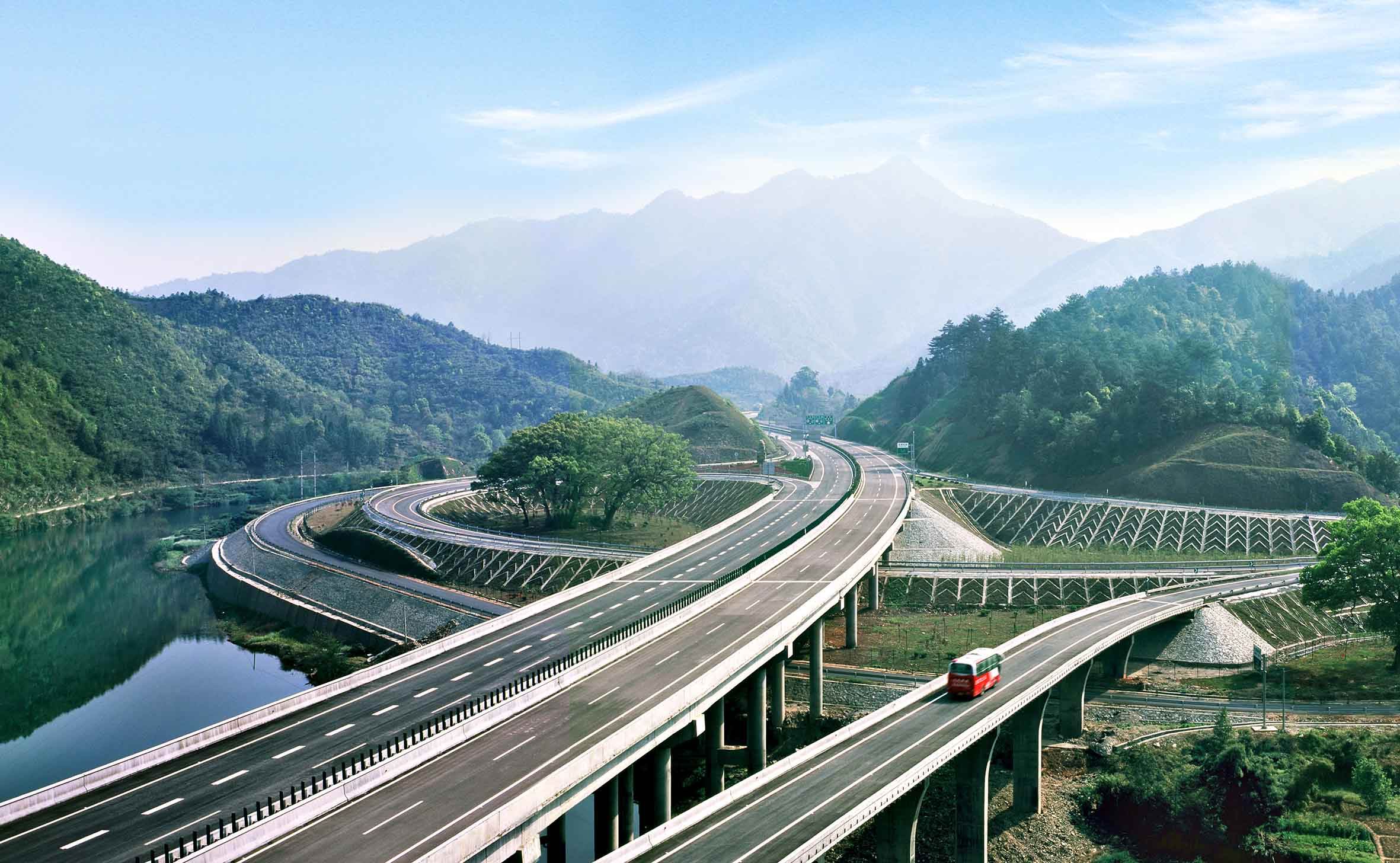 全线道路绿化，贵州这条高速公路即将通车